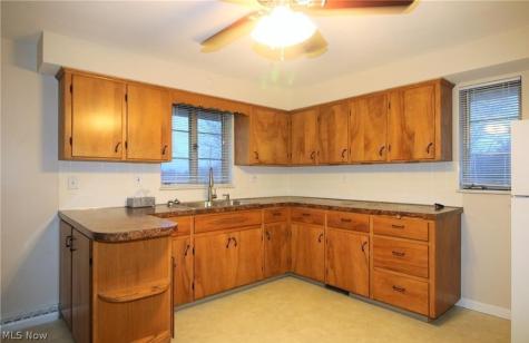 617 E Robinson Avenue Barberton OH 44203