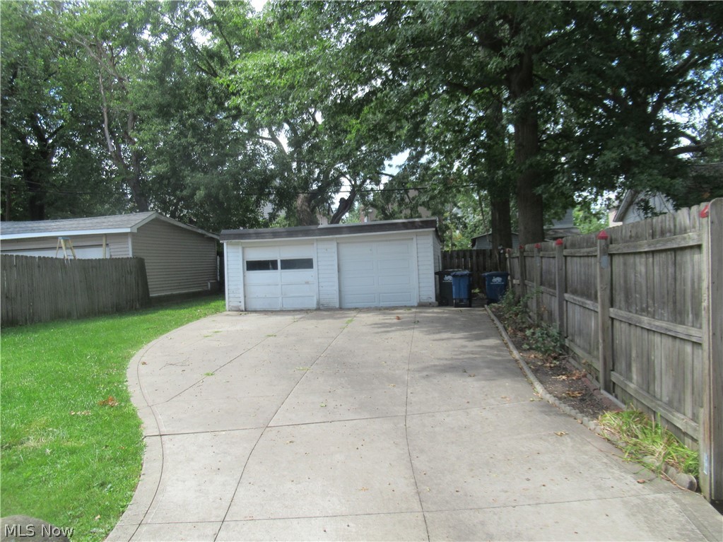 1520 Ridgewood Avenue Lakewood OH 44107