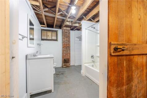 10828 Orville Avenue Cleveland OH 44106