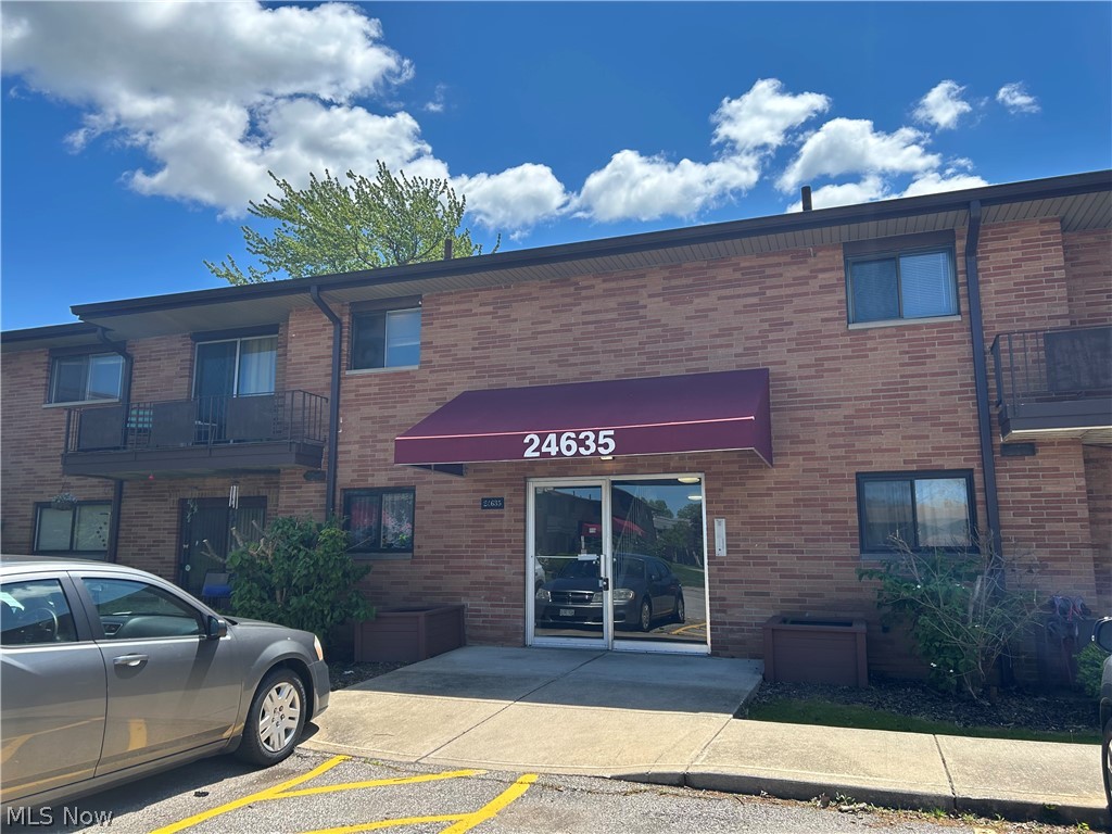 24635 Clareshire Drive North Olmsted OH 44070