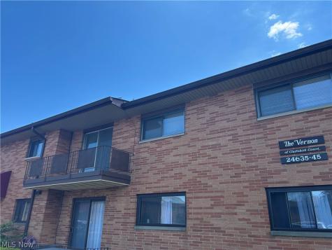 24635 Clareshire Drive North Olmsted OH 44070