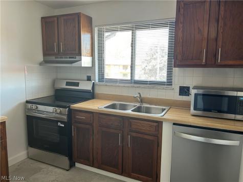 24635 Clareshire Drive North Olmsted OH 44070
