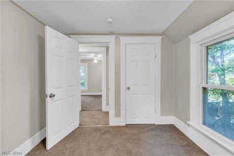 1325 Curtis Street Akron OH 44301