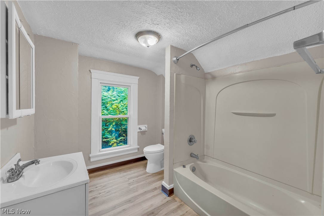1325 Curtis Street Akron OH 44301