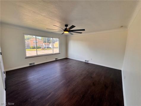 2907 Snow Road Parma OH 44134