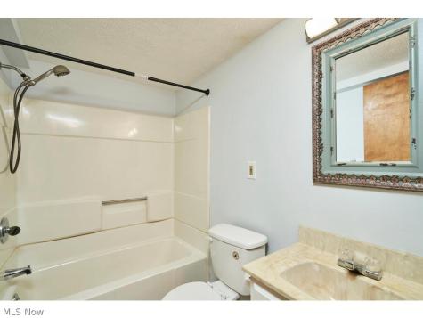 2460 Wrens Drive S Stow OH 44224