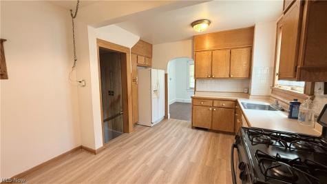 592 Lindell Street Akron OH 44305