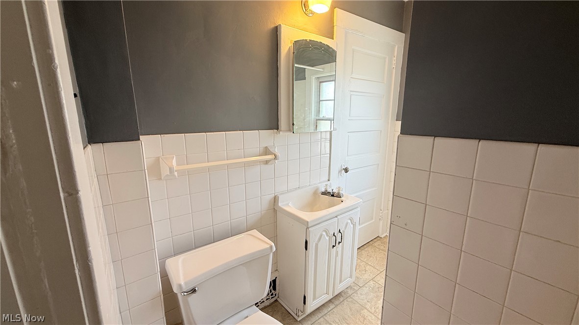 592 Lindell Street Akron OH 44305