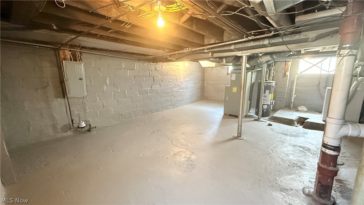 592 Lindell Street Akron OH 44305