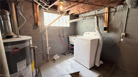 592 Lindell Street Akron OH 44305