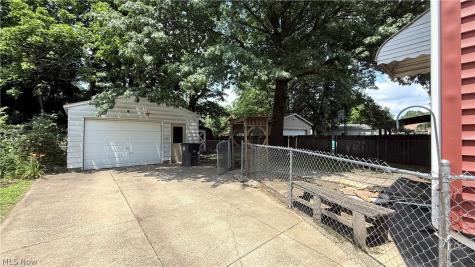592 Lindell Street Akron OH 44305