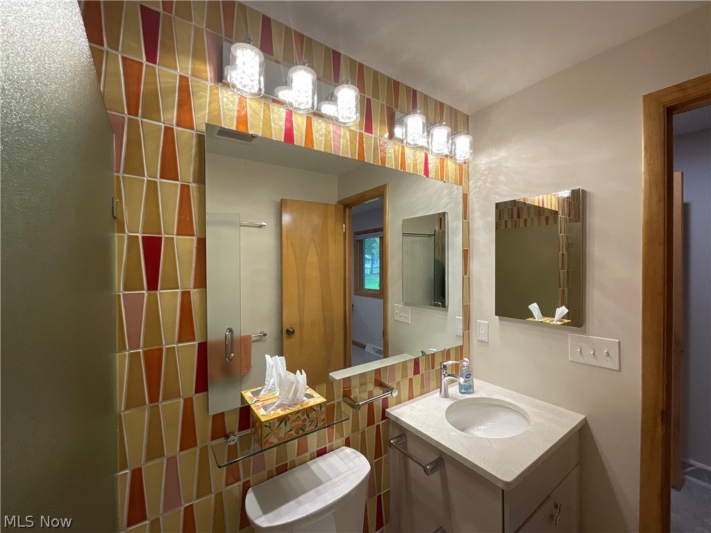 31 Minnewawa Drive Timberlake OH 44095