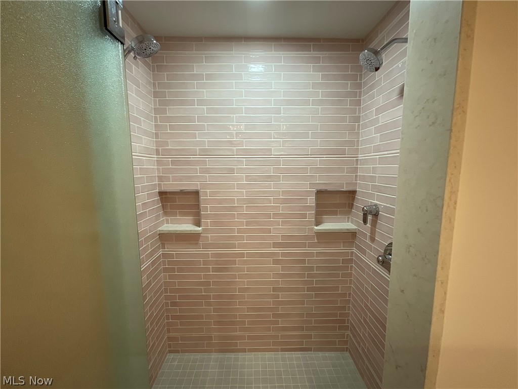 31 Minnewawa Drive Timberlake OH 44095