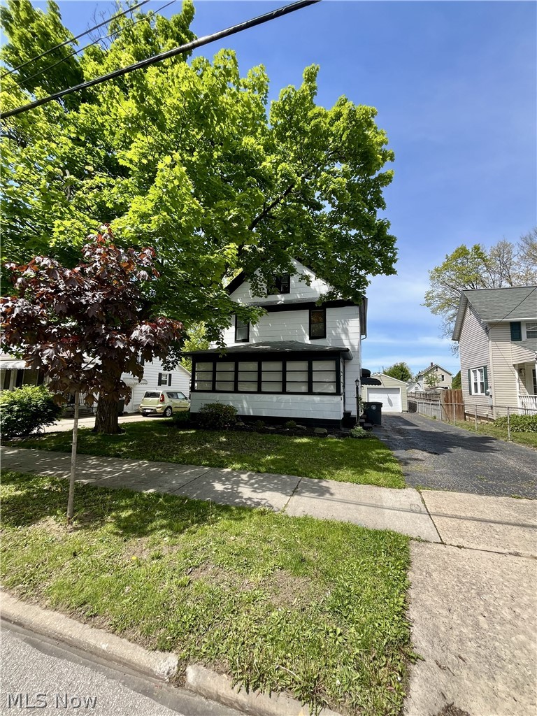 2110 12th Street SW Akron OH 44314