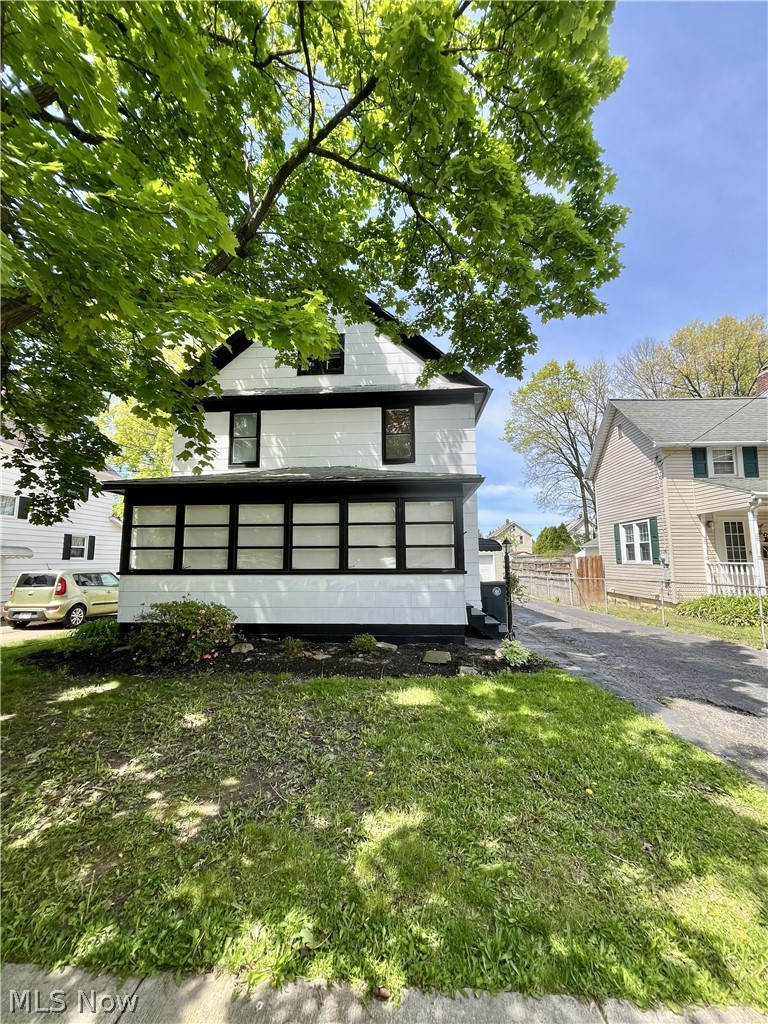 2110 12th Street SW Akron OH 44314