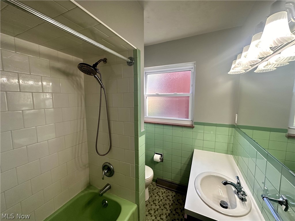 114 Greencrest Terrace Akron OH 44313