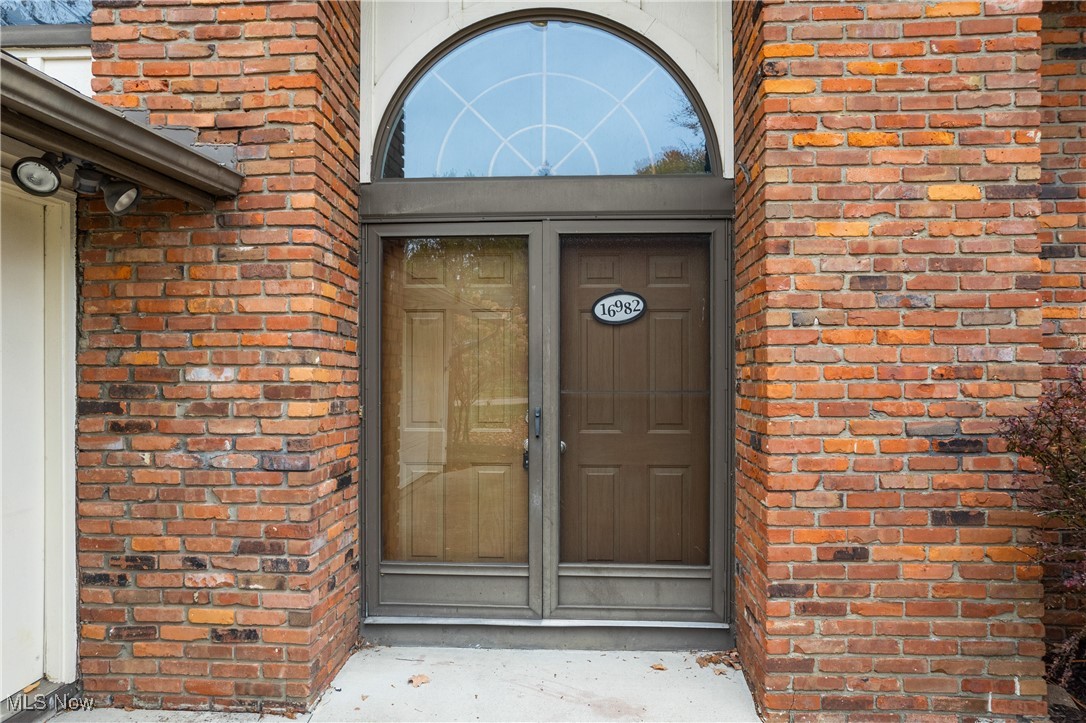 16982 Bob White Circle Strongsville OH 44136