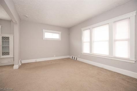 4953 E 106th Street Garfield Heights OH 44125
