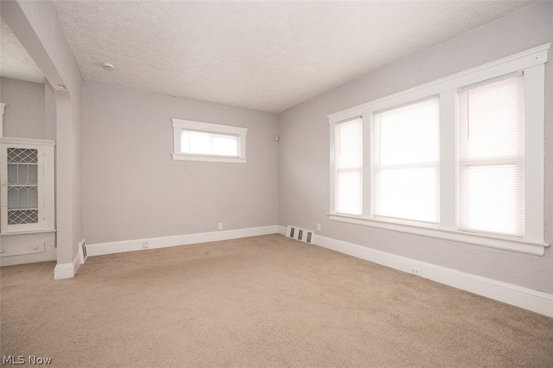 4953 E 106th Street Garfield Heights OH 44125