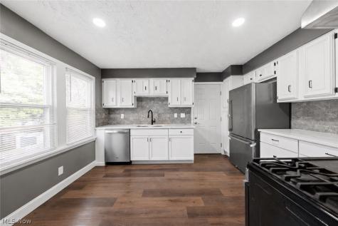 3904 Ardmore Avenue Cleveland OH 44109