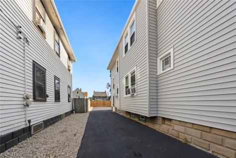 3904 Ardmore Avenue Cleveland OH 44109