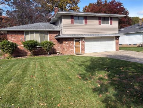 1351 N Circle View Drive Seven Hills OH 44131