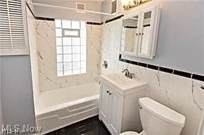 2076 Lewis Drive Lakewood OH 44107