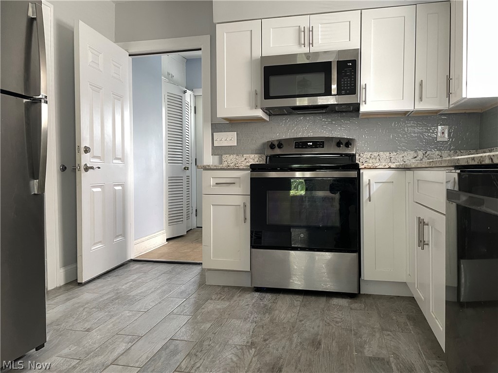 2076 Lewis Drive Lakewood OH 44107