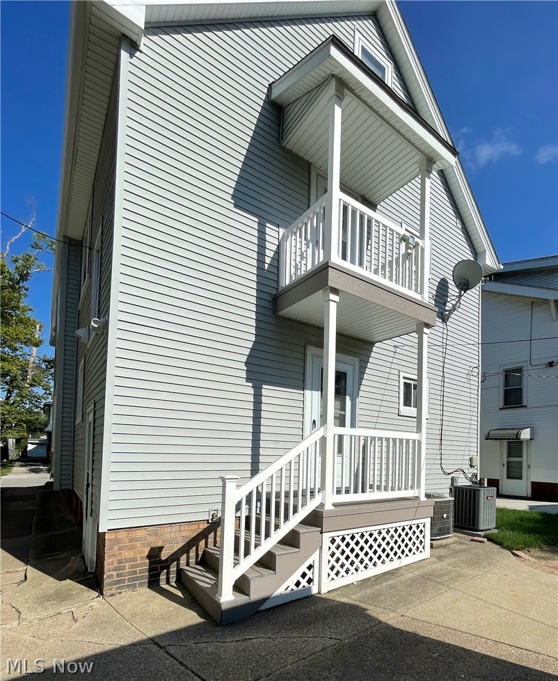 2076 Lewis Drive Lakewood OH 44107