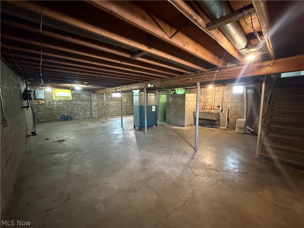 2227 Ogden Avenue NW Warren OH 44483