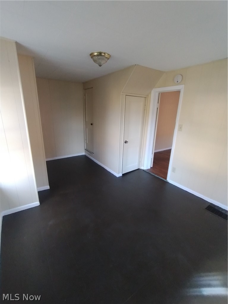 329 SE Charles Avenue Warren OH 44410
