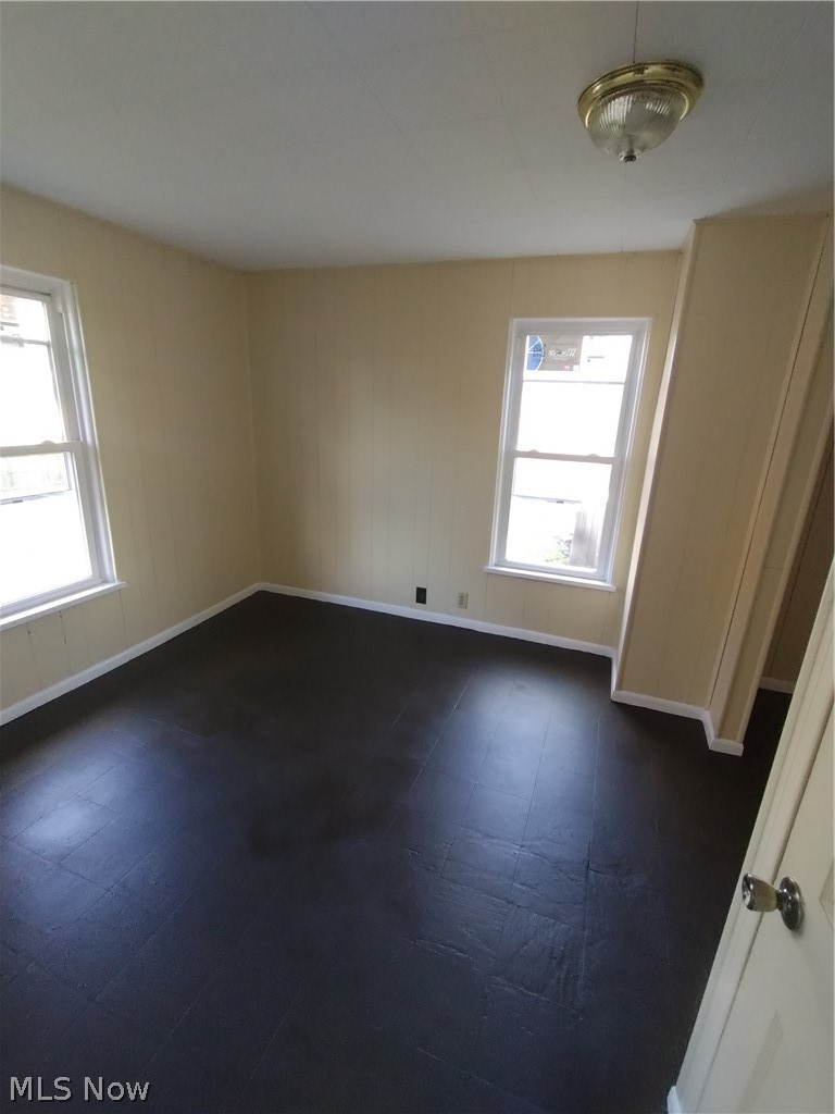 329 SE Charles Avenue Warren OH 44410