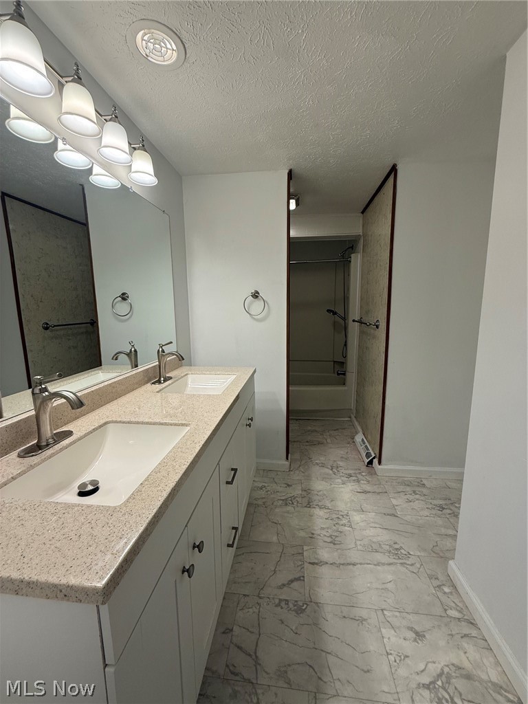 6580 Forest Glen Avenue Solon OH 44139