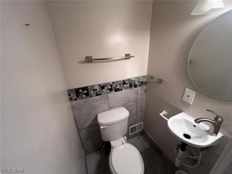 20825 Farnsleigh Road Shaker Heights OH 44122