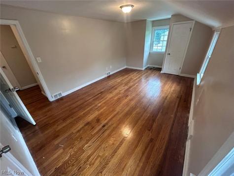 20825 Farnsleigh Road Shaker Heights OH 44122