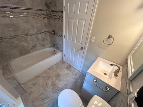 20825 Farnsleigh Road Shaker Heights OH 44122