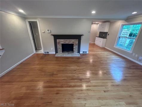 20825 Farnsleigh Road Shaker Heights OH 44122