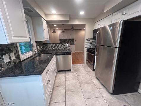 20825 Farnsleigh Road Shaker Heights OH 44122