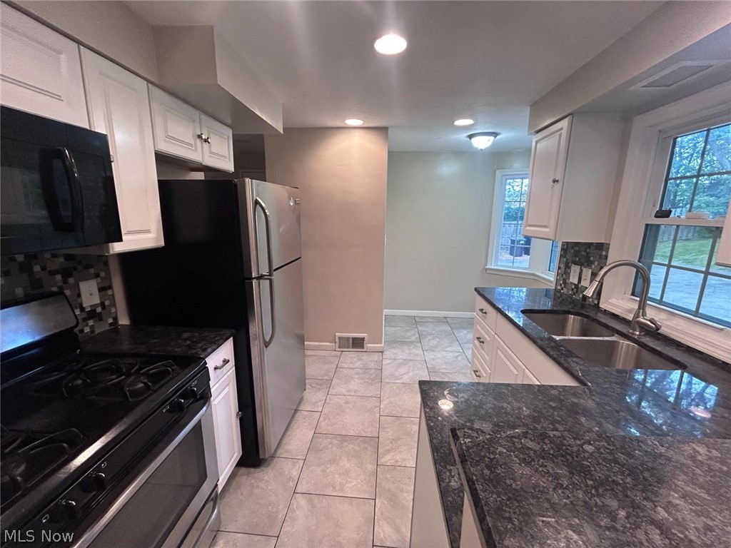 20825 Farnsleigh Road Shaker Heights OH 44122