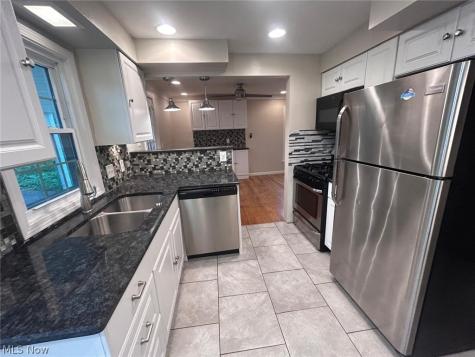 20825 Farnsleigh Road Shaker Heights OH 44122