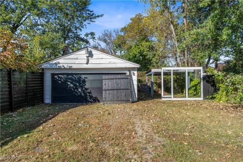 11702 Brookfield Avenue Cleveland OH 44135