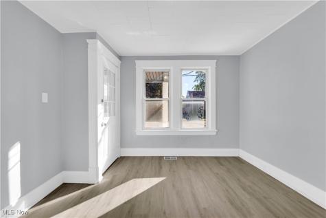 11702 Brookfield Avenue Cleveland OH 44135