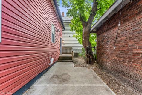 5215 Duke Avenue Cleveland OH 44102