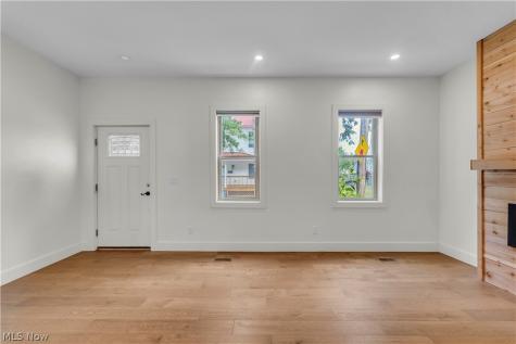 5215 Duke Avenue Cleveland OH 44102