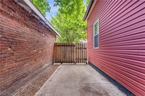 5215 Duke Avenue Cleveland OH 44102