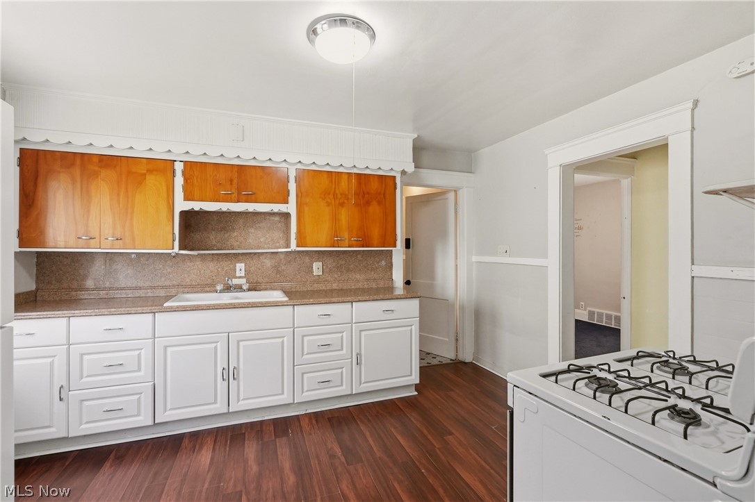 515 E 143rd Street Cleveland OH 44110