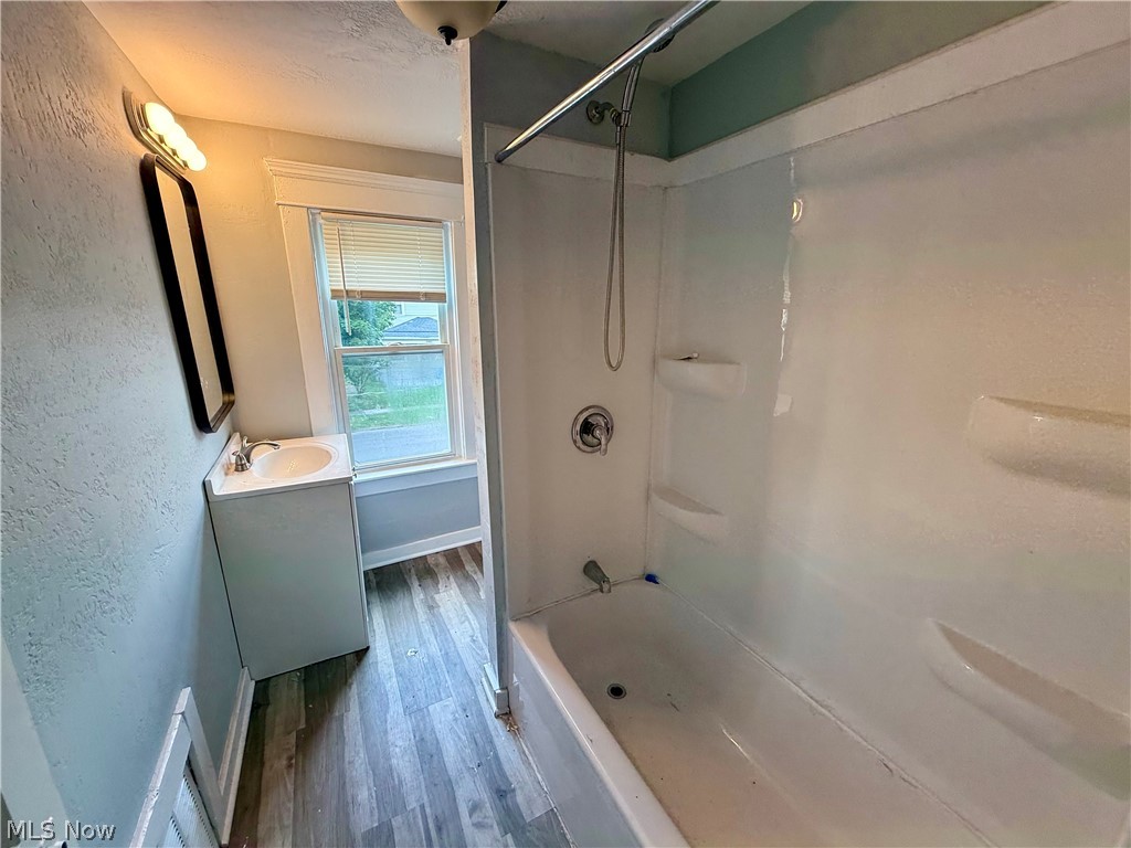 1305 Curtis Street Akron OH 44301