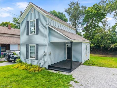 918 Raymond Avenue Barberton OH 44203