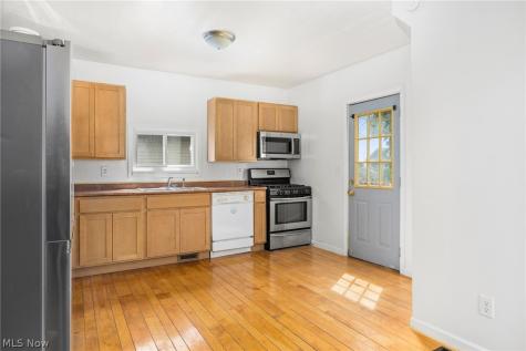 918 Raymond Avenue Barberton OH 44203