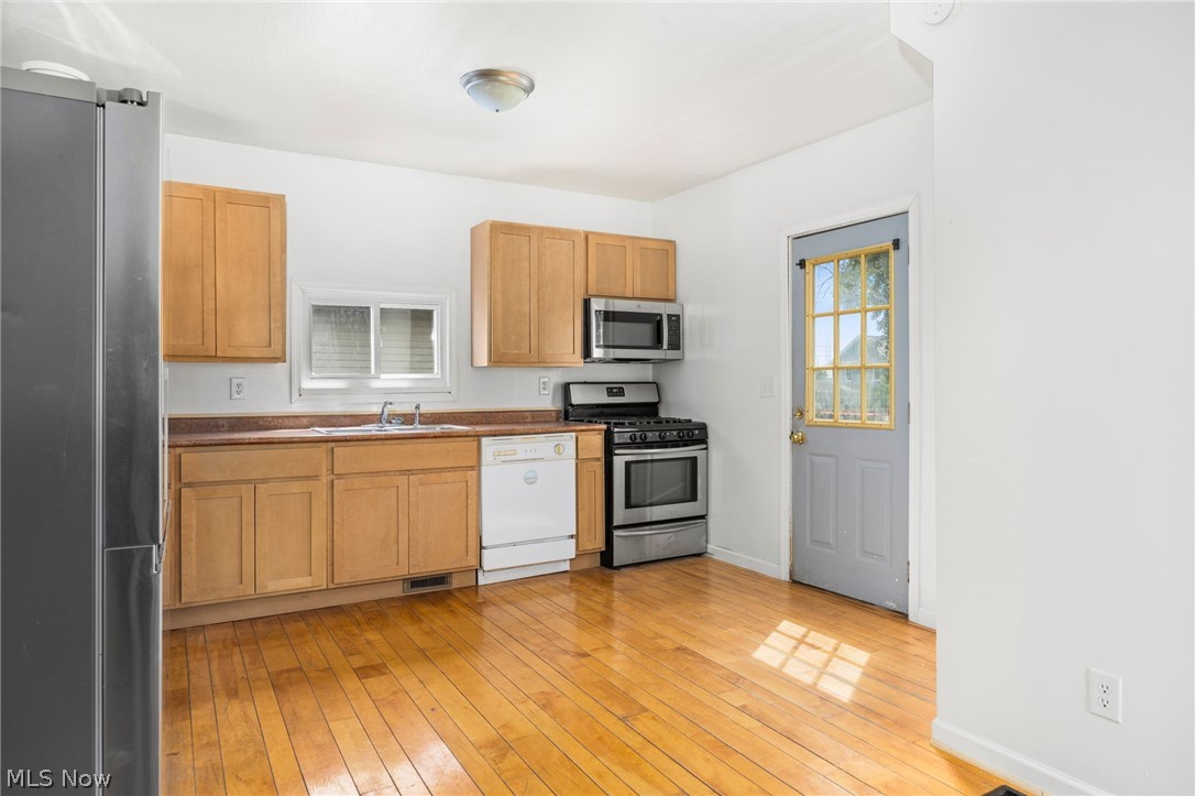 918 Raymond Avenue Barberton OH 44203